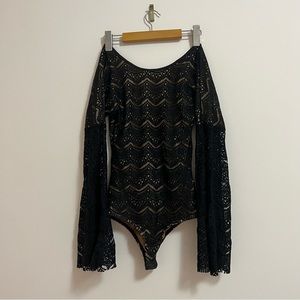 Lace bell sleeved bodysuit in black size US XS- M boutique- One teaspoon